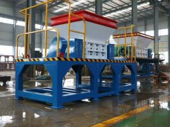 <b>雙軸撕碎機廠(chǎng)家給我們帶來(lái)了禮物—雙軸撕碎機</b>